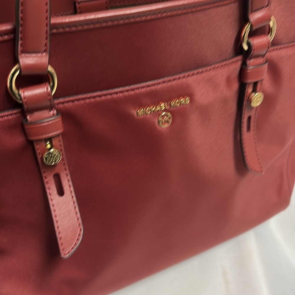 Michael Kors Sullivan Large Nylon Multifunction Top Zip Tote Brandy Red - Picture 2 of 12